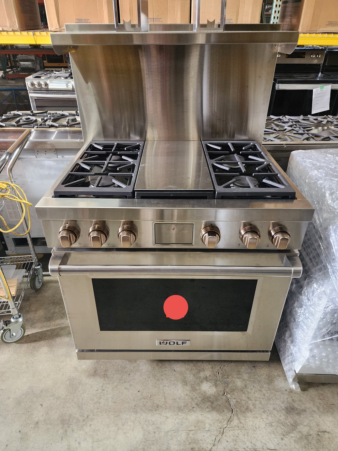 DF36450C/S/P : Wolf 36" Dual Fuel Range - 4 Burners and Infrared Charbroiler, 20" Riser, Brass Knobs